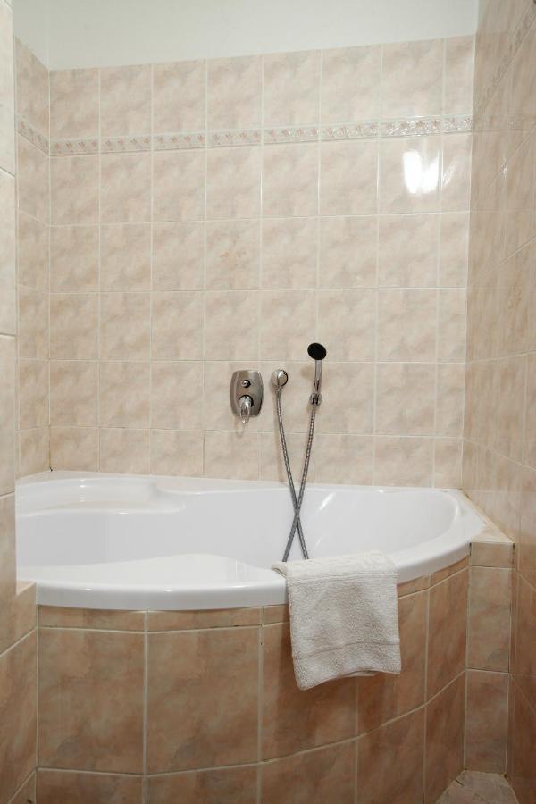 Hotel Slavie Klášterec nad Ohří Extérieur photo