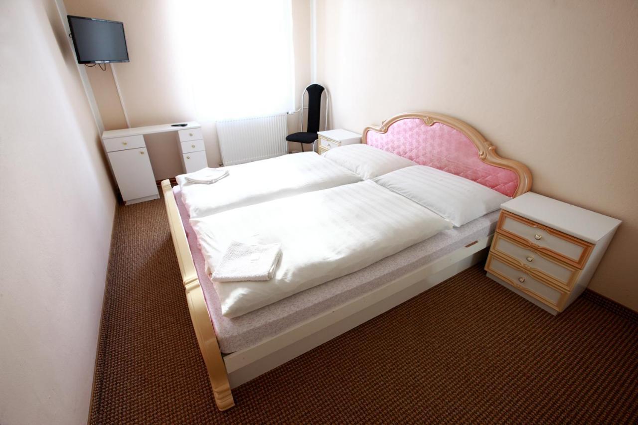 Hotel Slavie Klášterec nad Ohří Extérieur photo
