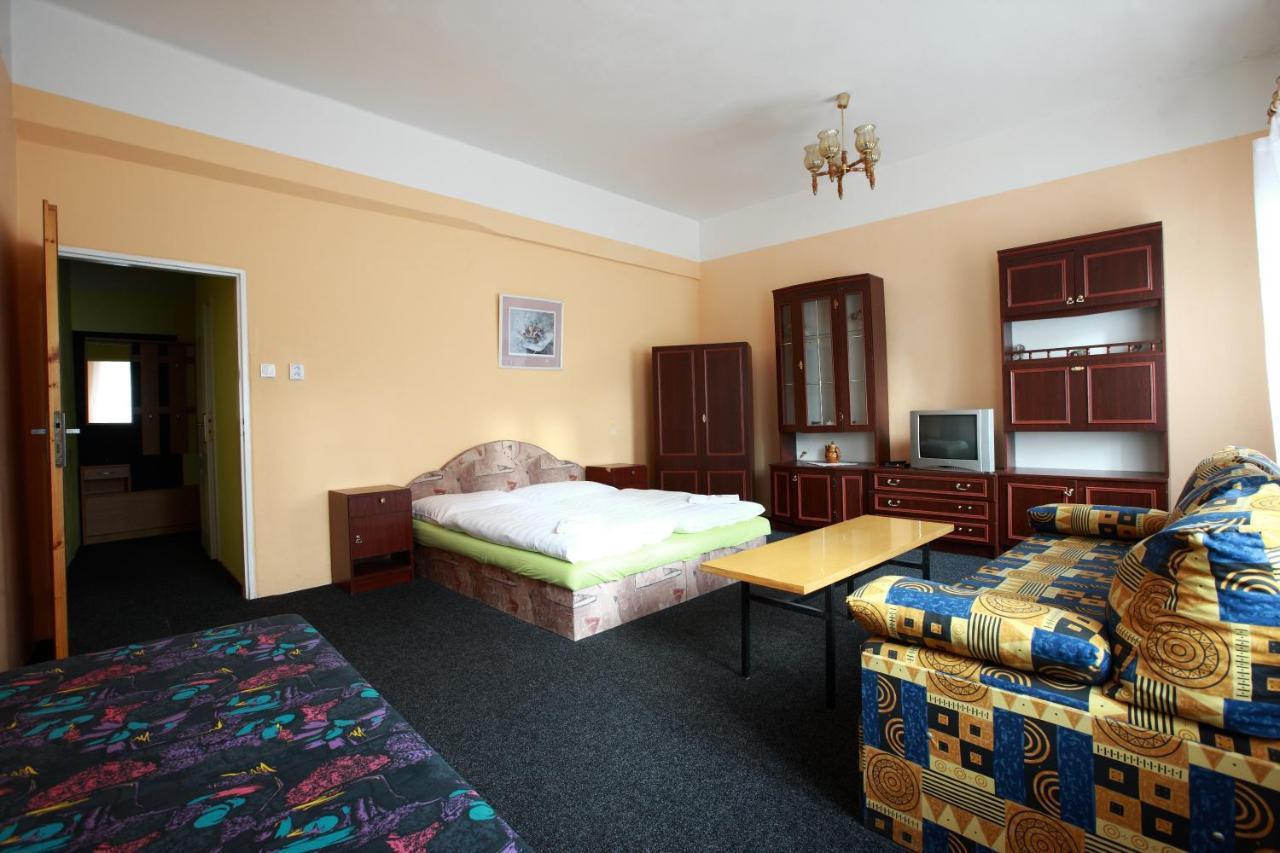 Hotel Slavie Klášterec nad Ohří Extérieur photo